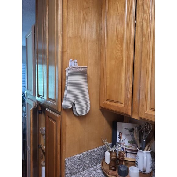 KitchenAid Ribbed Soft Silicone Oven Mitt Set, 7"x13", Milkshake 2 Count - Picture 2 of 11